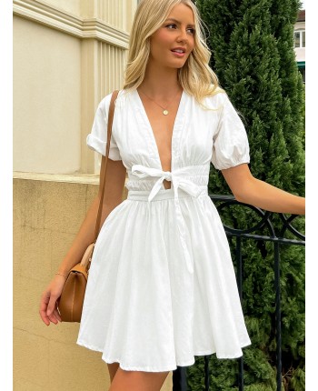 Белое платье с декольте 110712