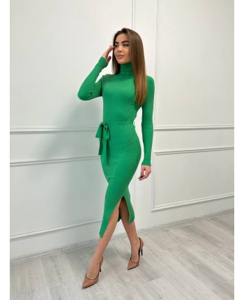 Зеленое платье с разрезом 111029