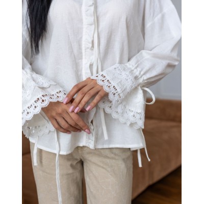 Біла блузка з манжетами 111679 Біла блузка з манжетами 111679