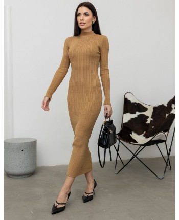 Силуэтное платье миди горчичное 111825