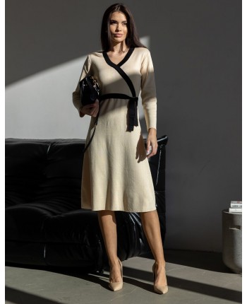 Бежевое платье миди 111789