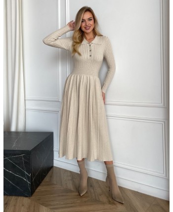 Бежевое платье плиссе 111797